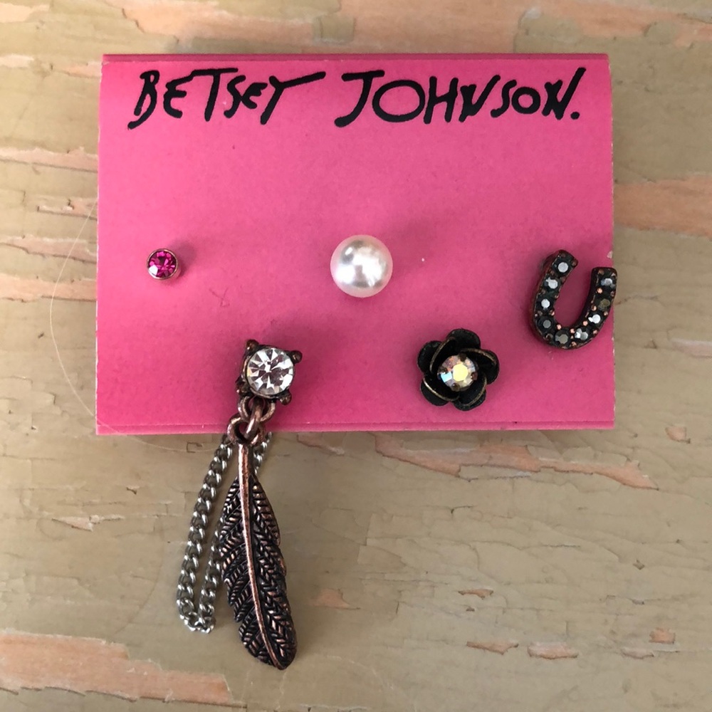 Betsey Johnson earring set